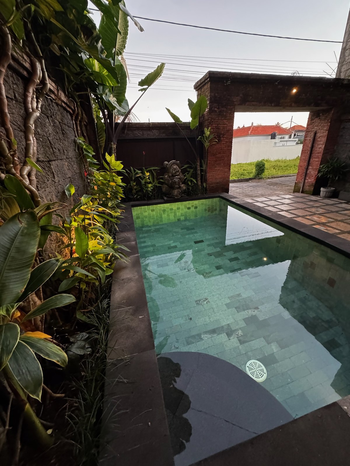 Villa Amaluku private pool and Balinese stone entrance